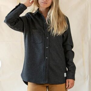 Anian Woman’s button up Melton Wool